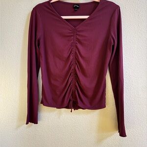 🥀maroon sinched long sleeve v- neck 🥀